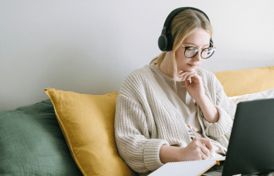 Inilah-7-Aplikasi-Pembuatan-CV-Online-yang-Wajib-Diketahui